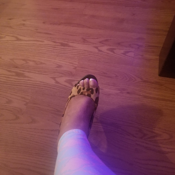 Heels/pumps - Picture 2 of 8